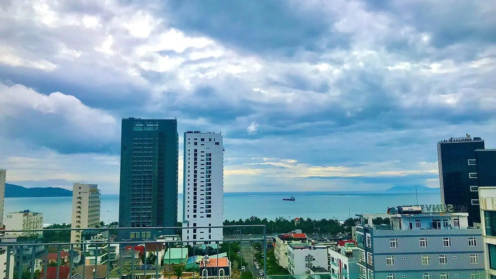 Yes Boutique Hotel And Sky Pool Da Nang